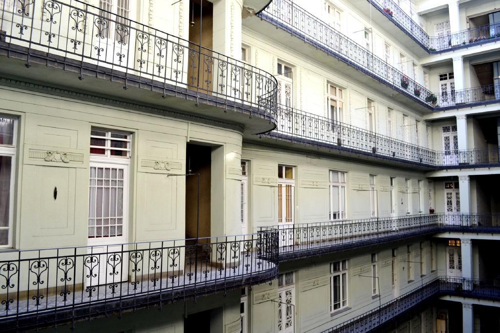 Casamia-Elegant Central Vaci St.Apt Budapest Exterior photo